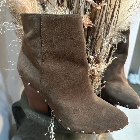 BCBGeneration Brown Suede Studded Jonnie Ankle Boots - Size 7 - Picture 3 of 9